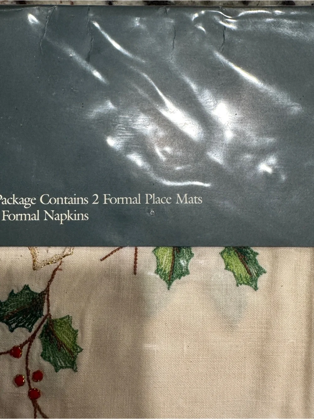Luxury Lenox Cream Holiday Holly Embroidered Placemat and napkin set (2)